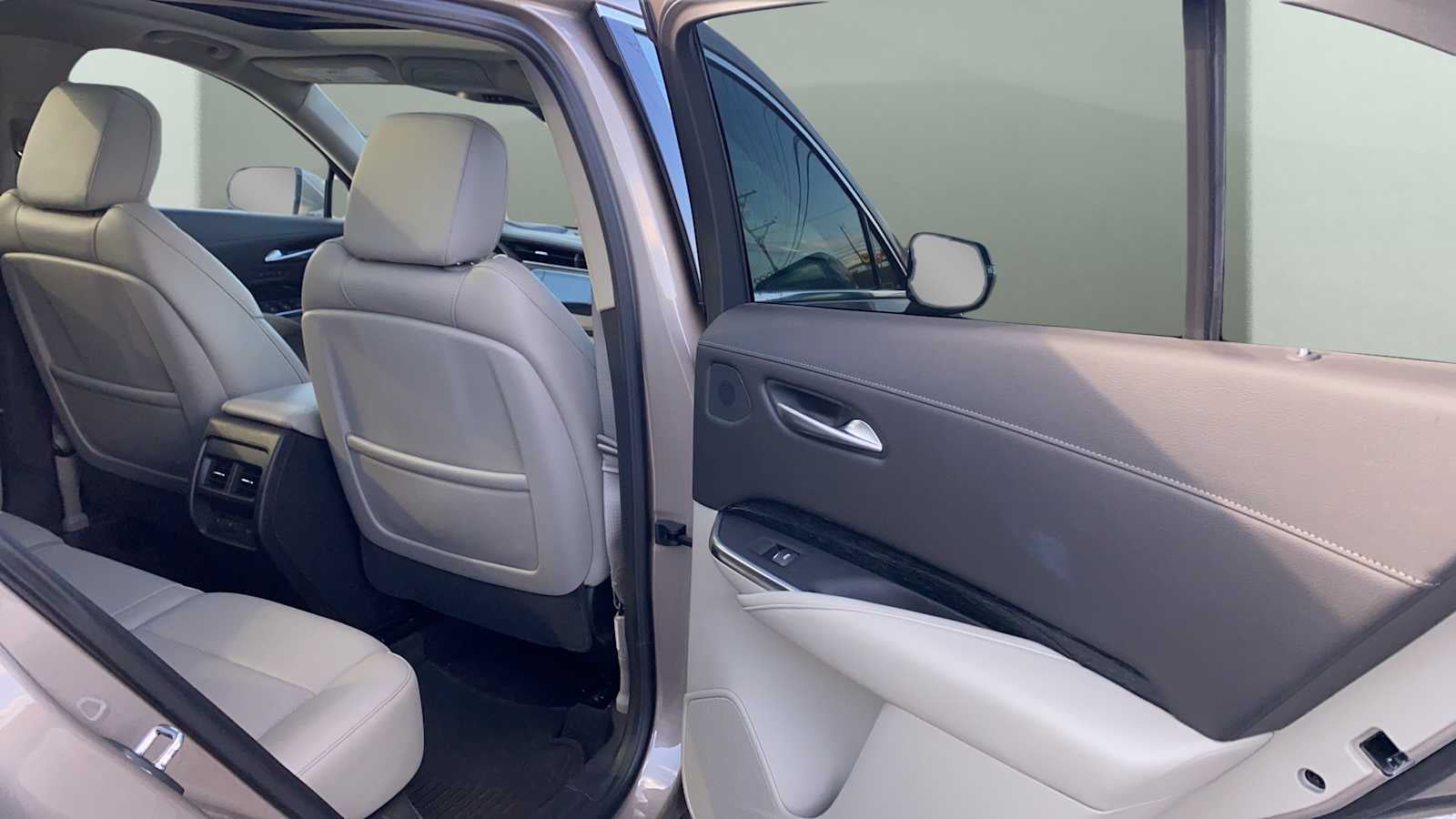 2023 Cadillac XT4 AWD Premium Luxury